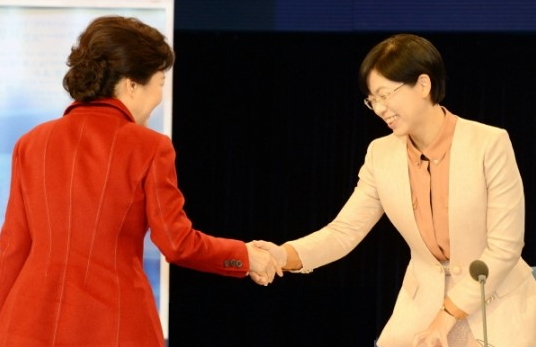 박근혜 이정희 악수.jpg